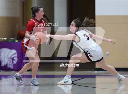Thumbnail 3 in Logan Elm vs. Circleville (OHSAA D4 District Final) photogallery.