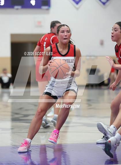 Thumbnail 2 in Logan Elm vs. Circleville (OHSAA D4 District Final) photogallery.