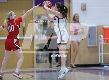 Thumbnail 2 in Logan Elm vs. Circleville (OHSAA D4 District Final) photogallery.