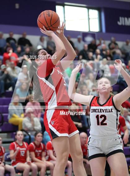 Thumbnail 2 in Logan Elm vs. Circleville (OHSAA D4 District Final) photogallery.