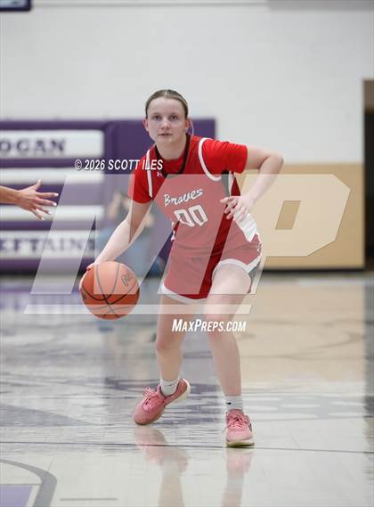 Thumbnail 1 in Logan Elm vs. Circleville (OHSAA D4 District Final) photogallery.