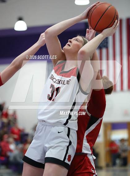 Thumbnail 3 in Logan Elm vs. Circleville (OHSAA D4 District Final) photogallery.