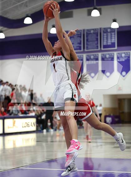 Thumbnail 1 in Logan Elm vs. Circleville (OHSAA D4 District Final) photogallery.