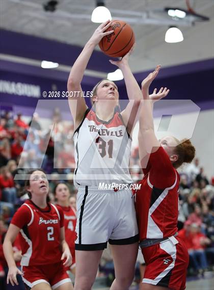 Thumbnail 2 in Logan Elm vs. Circleville (OHSAA D4 District Final) photogallery.