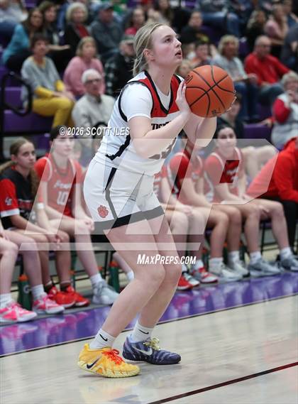 Thumbnail 2 in Logan Elm vs. Circleville (OHSAA D4 District Final) photogallery.