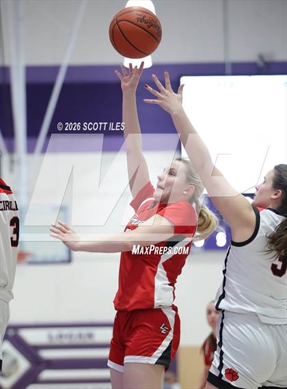 Thumbnail 2 in Logan Elm vs. Circleville (OHSAA D4 District Final) photogallery.