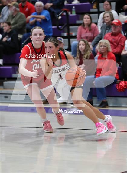 Thumbnail 2 in Logan Elm vs. Circleville (OHSAA D4 District Final) photogallery.