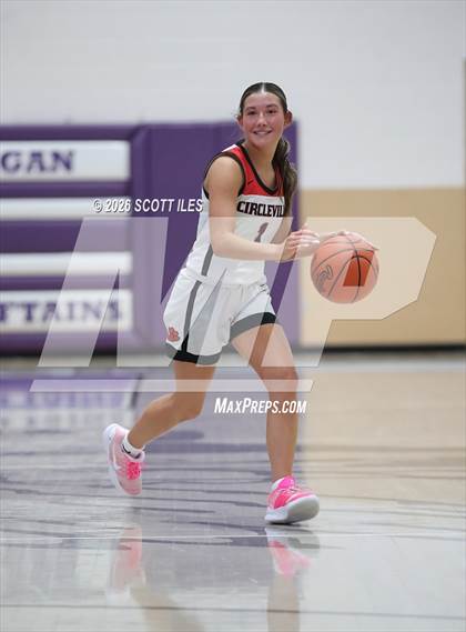 Thumbnail 2 in Logan Elm vs. Circleville (OHSAA D4 District Final) photogallery.