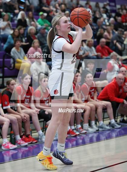Thumbnail 3 in Logan Elm vs. Circleville (OHSAA D4 District Final) photogallery.