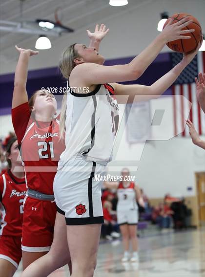 Thumbnail 1 in Logan Elm vs. Circleville (OHSAA D4 District Final) photogallery.