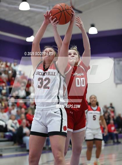 Thumbnail 1 in Logan Elm vs. Circleville (OHSAA D4 District Final) photogallery.