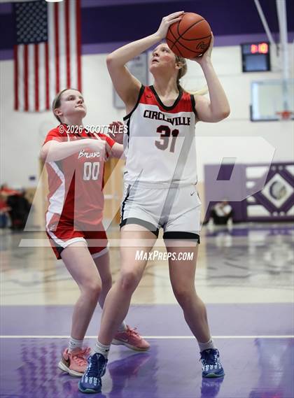 Thumbnail 3 in Logan Elm vs. Circleville (OHSAA D4 District Final) photogallery.