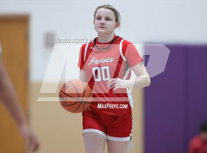 Thumbnail 3 in Logan Elm vs. Circleville (OHSAA D4 District Final) photogallery.