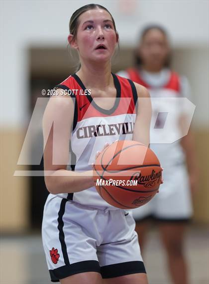 Thumbnail 3 in Logan Elm vs. Circleville (OHSAA D4 District Final) photogallery.