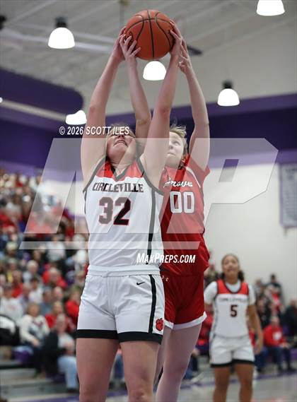 Thumbnail 3 in Logan Elm vs. Circleville (OHSAA D4 District Final) photogallery.