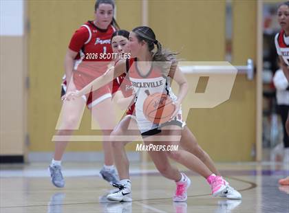 Thumbnail 1 in Logan Elm vs. Circleville (OHSAA D4 District Final) photogallery.