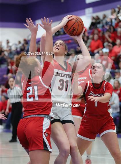 Thumbnail 3 in Logan Elm vs. Circleville (OHSAA D4 District Final) photogallery.