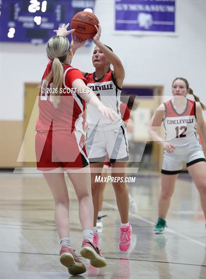 Thumbnail 1 in Logan Elm vs. Circleville (OHSAA D4 District Final) photogallery.