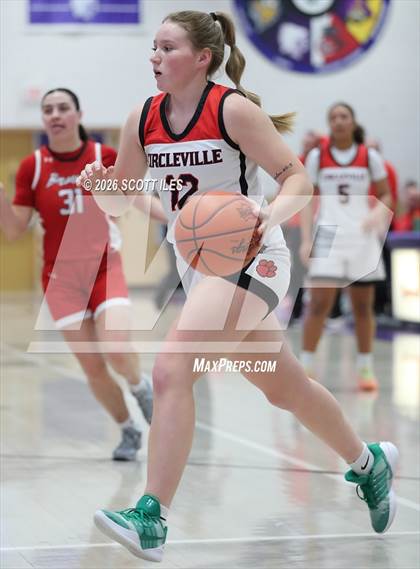 Thumbnail 2 in Logan Elm vs. Circleville (OHSAA D4 District Final) photogallery.