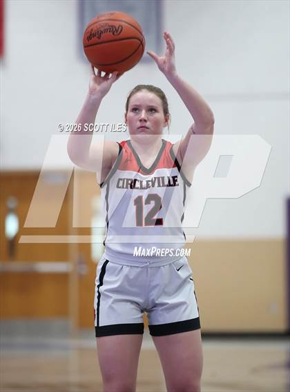 Thumbnail 2 in Logan Elm vs. Circleville (OHSAA D4 District Final) photogallery.