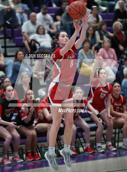 Thumbnail 3 in Logan Elm vs. Circleville (OHSAA D4 District Final) photogallery.