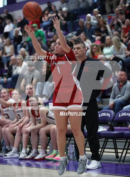 Thumbnail 3 in Logan Elm vs. Circleville (OHSAA D4 District Final) photogallery.