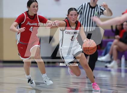 Thumbnail 1 in Logan Elm vs. Circleville (OHSAA D4 District Final) photogallery.