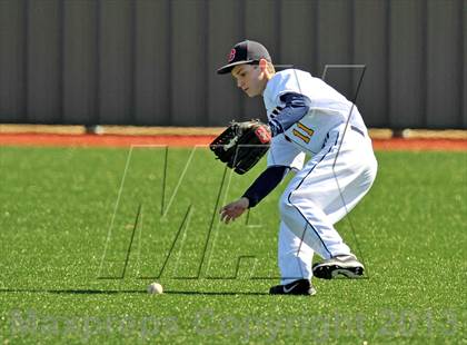 Thumbnail 3 in John Paul II vs St. Michaels (Texas Private School Classic) photogallery.