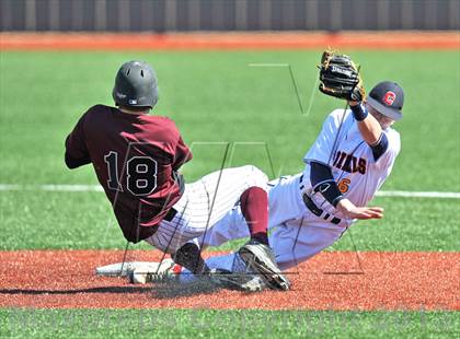 Thumbnail 2 in John Paul II vs St. Michaels (Texas Private School Classic) photogallery.