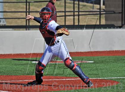 Thumbnail 2 in John Paul II vs St. Michaels (Texas Private School Classic) photogallery.