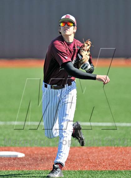 Thumbnail 3 in John Paul II vs St. Michaels (Texas Private School Classic) photogallery.