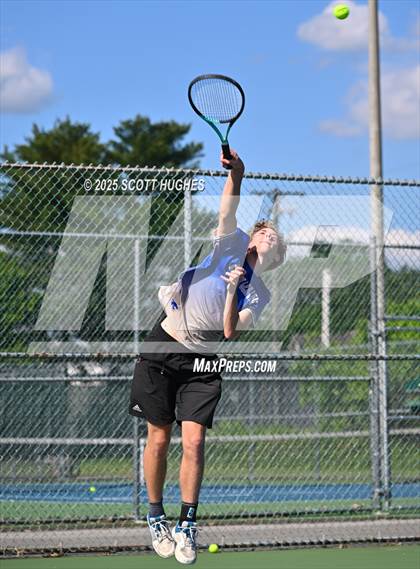 Thumbnail 2 in Hendersonville vs Wilson Central (District 9AA Team) photogallery.