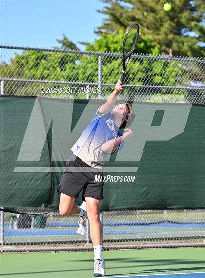 Thumbnail 2 in Hendersonville vs Wilson Central (District 9AA Team) photogallery.