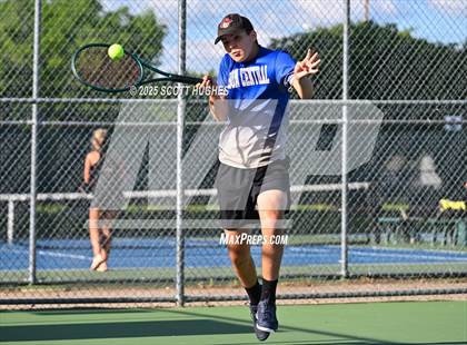 Thumbnail 2 in Hendersonville vs Wilson Central (District 9AA Team) photogallery.