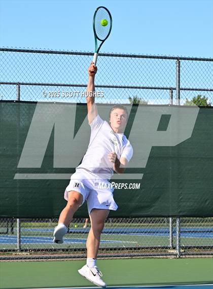 Thumbnail 1 in Hendersonville vs Wilson Central (District 9AA Team) photogallery.