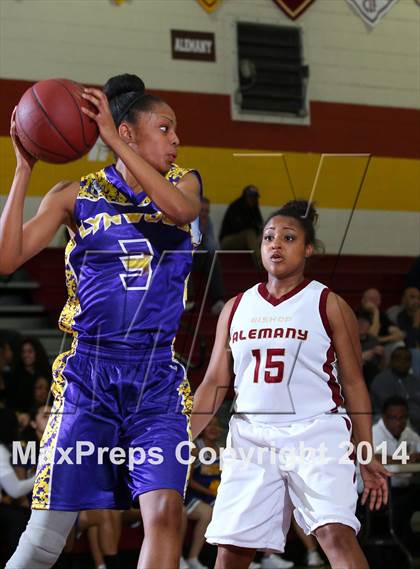 Thumbnail 3 in Lynwood vs. Alemany (CIF SS Open Division Playoff) photogallery.
