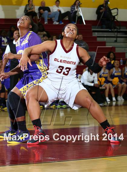 Thumbnail 3 in Lynwood vs. Alemany (CIF SS Open Division Playoff) photogallery.