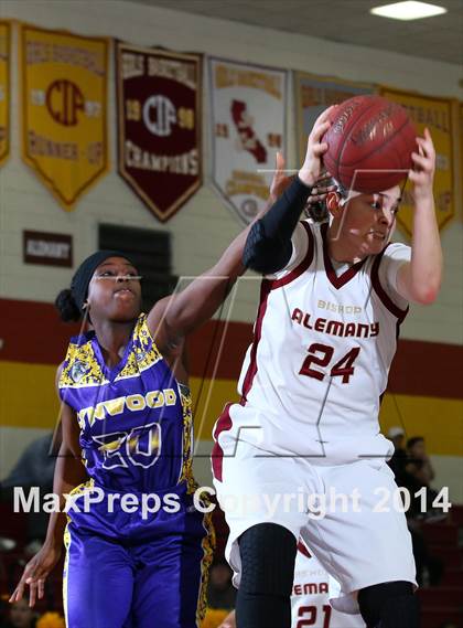 Thumbnail 2 in Lynwood vs. Alemany (CIF SS Open Division Playoff) photogallery.