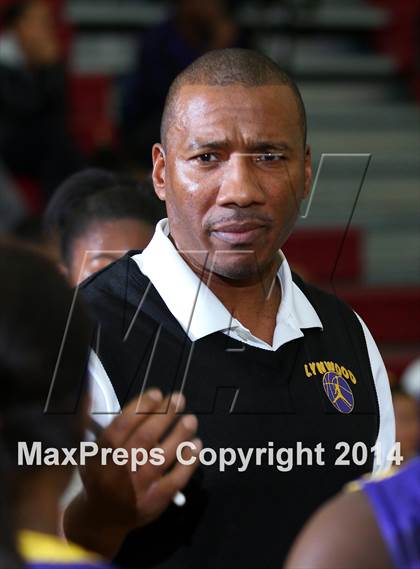 Thumbnail 2 in Lynwood vs. Alemany (CIF SS Open Division Playoff) photogallery.