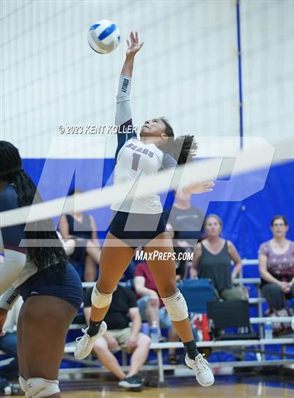 Thumbnail 2 in Troy vs Berkley (Detroit Country Day Quad) photogallery.