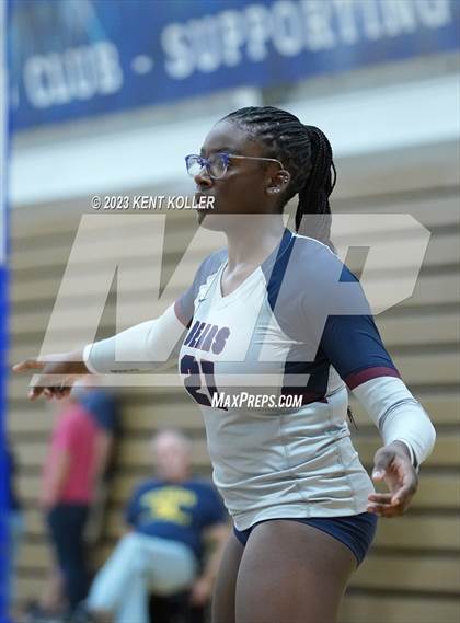 Thumbnail 2 in Troy vs Berkley (Detroit Country Day Quad) photogallery.