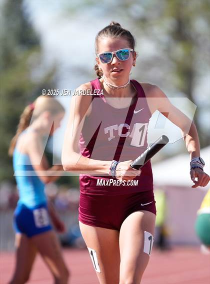Thumbnail 1 in CHSAA Final 3A (4x800 Relay) photogallery.