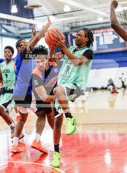 Thumbnail 3 in Cardozo Vs Campus Magnet (NYC Elite 32 Fall Brawl Tipoff) photogallery.