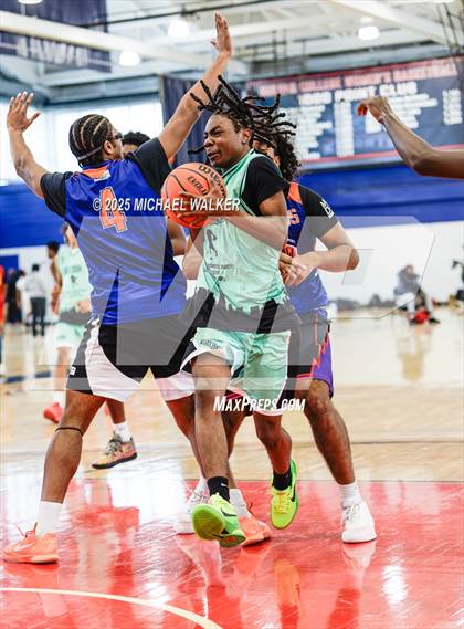 Thumbnail 2 in Cardozo Vs Campus Magnet (NYC Elite 32 Fall Brawl Tipoff) photogallery.