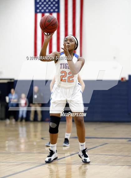 Thumbnail 3 in Chilton County vs. Isabella (Chilton County Tournament) photogallery.
