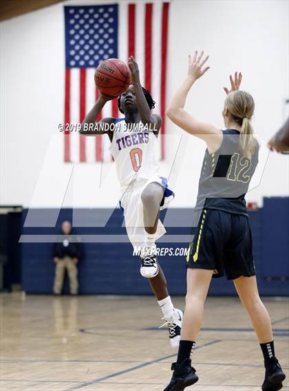 Thumbnail 3 in Chilton County vs. Isabella (Chilton County Tournament) photogallery.