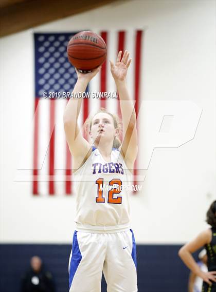 Thumbnail 2 in Chilton County vs. Isabella (Chilton County Tournament) photogallery.