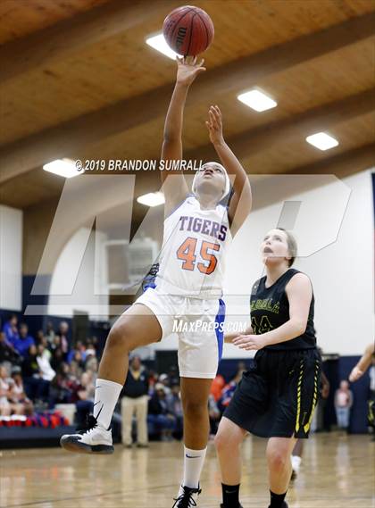 Thumbnail 2 in Chilton County vs. Isabella (Chilton County Tournament) photogallery.