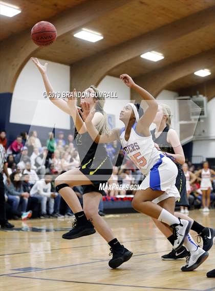 Thumbnail 1 in Chilton County vs. Isabella (Chilton County Tournament) photogallery.