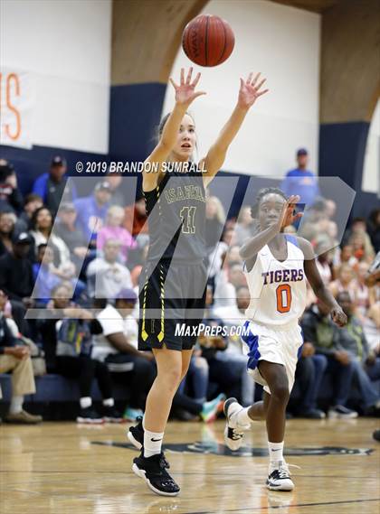 Thumbnail 1 in Chilton County vs. Isabella (Chilton County Tournament) photogallery.